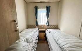 8 Berth Caravan For Hire At St Osyth Beach Holiday Park In Essex Ref 28013Fi